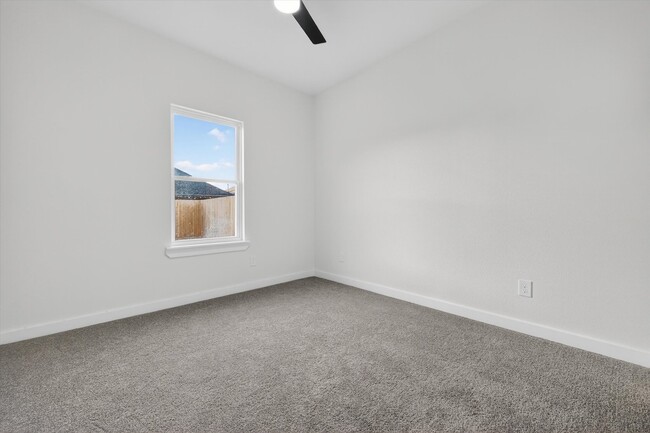 Building Photo - 1415 Farmhouse Ave