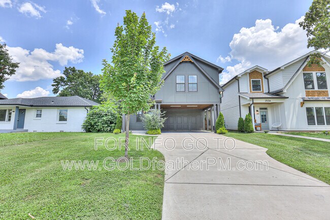 Building Photo - 253 Riverside Dr