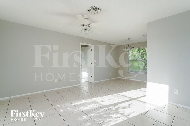 Building Photo - 1423 Caywood Cir S