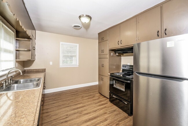 Building Photo - 2568 Forestdale Blvd