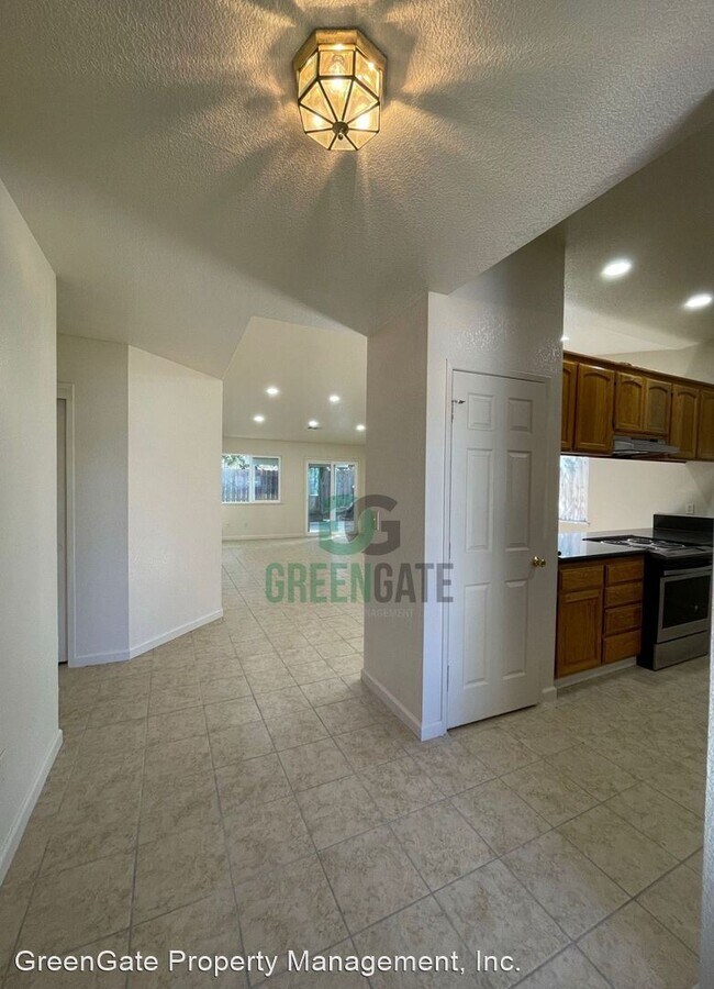 Building Photo - 3 br, 2 bath House - 504 Blue Canyon Dr