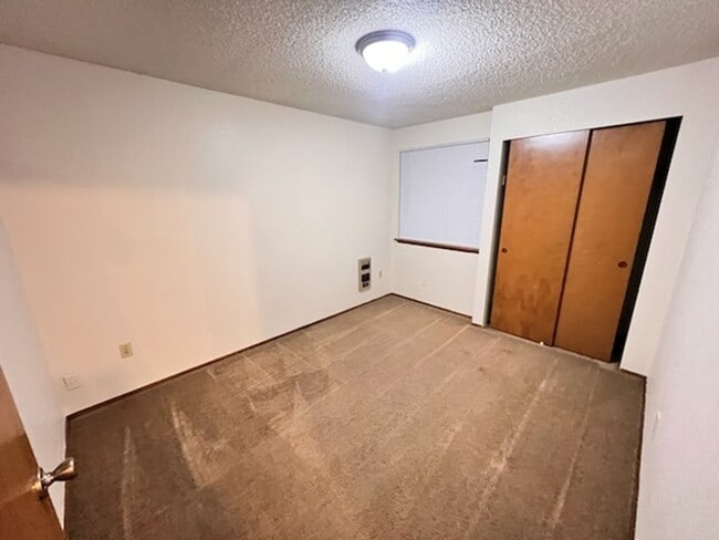 Building Photo - Oakbrook 2 Story 3 Bedroom home