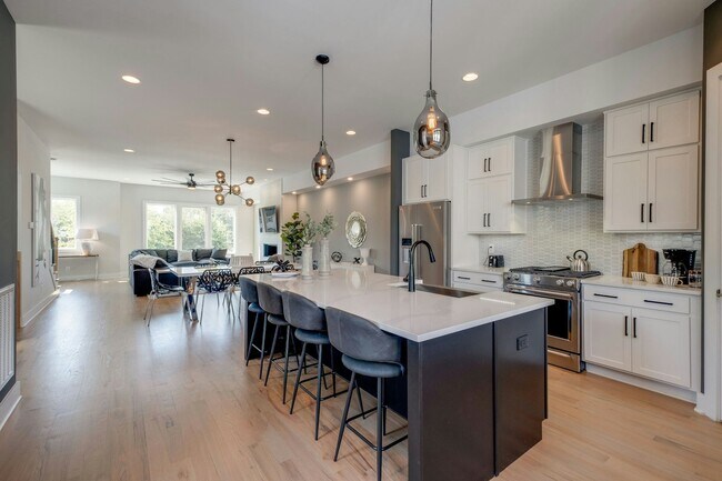 Building Photo - 102 Marshall Ct