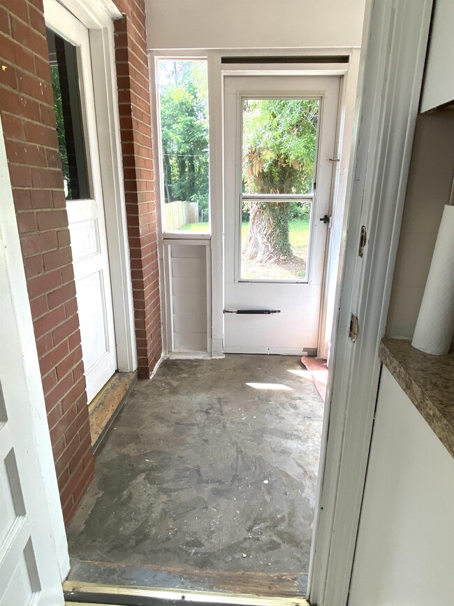 Building Photo - 709 Oxford St