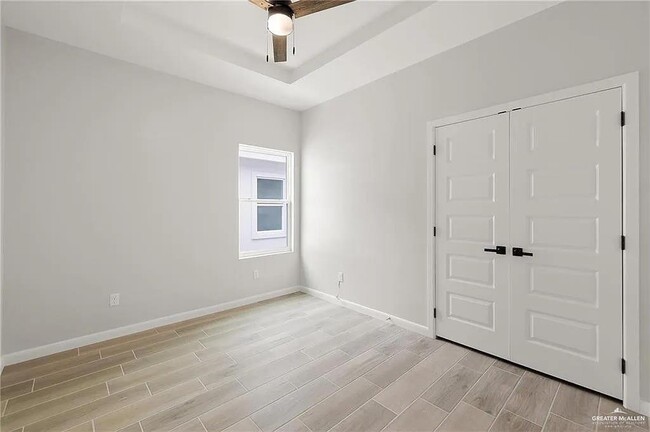 Building Photo - 18 N 56th Ln