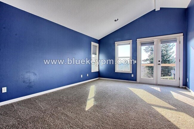Building Photo - 561 NW Lamonde Terrace