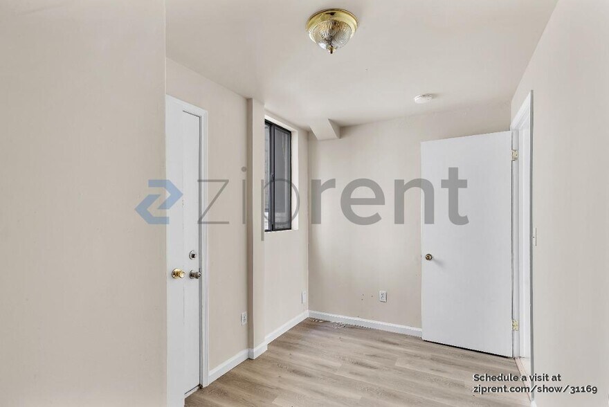 Building Photo - 1323 Leavenworth St