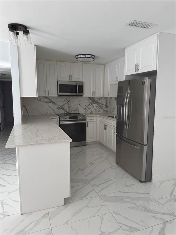 Building Photo - 5617 Gateway Dr