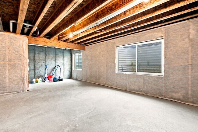 Building Photo - 3 Bedroom 2.5 Bathroom Townhome in Bluffdale!