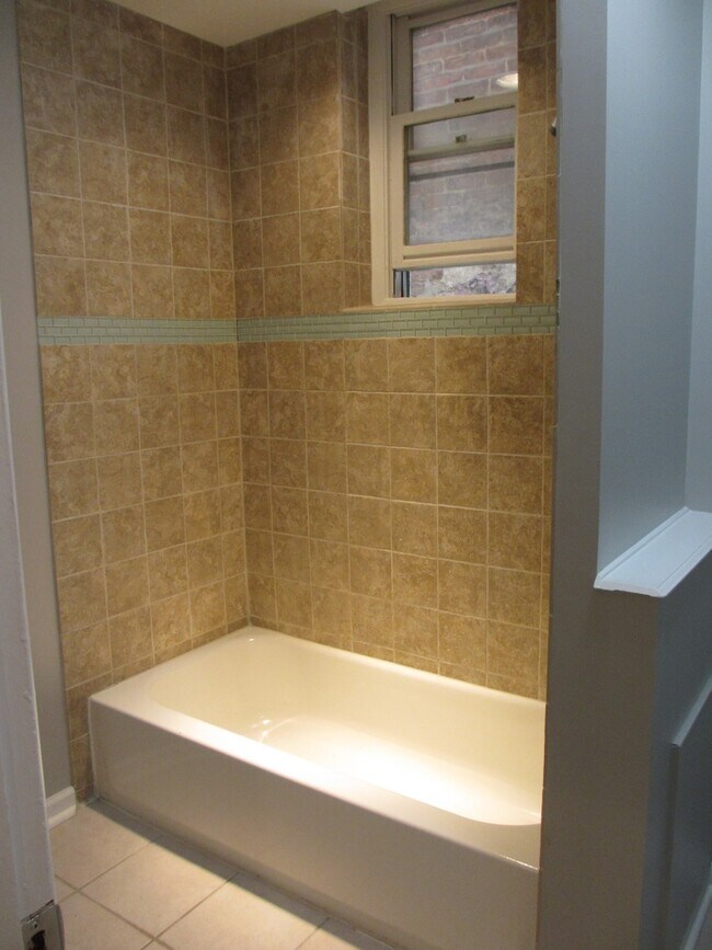 Building Photo - 2248 N Southport Ave