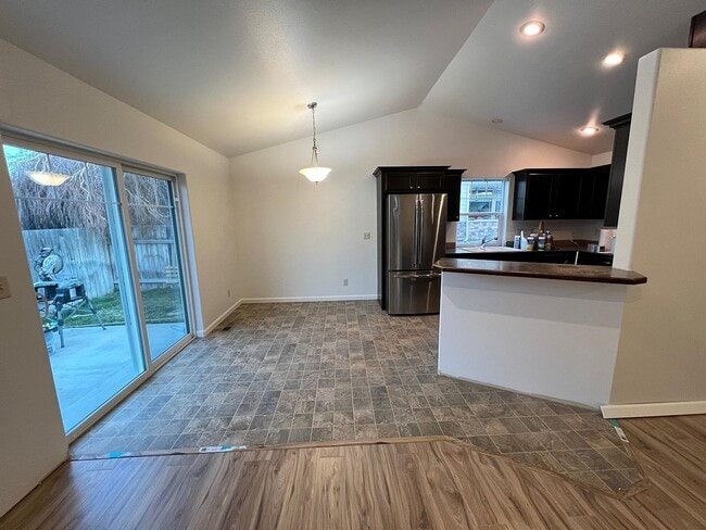 Building Photo - 902 Fawn Cir