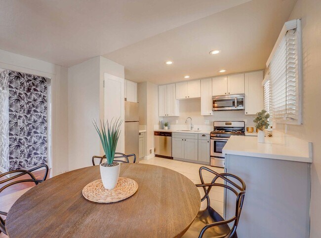 Building Photo - Albatross South