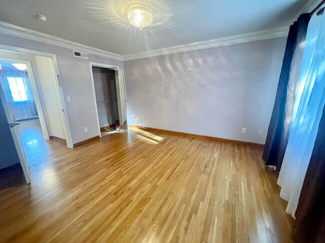 Building Photo - 18 Willow Wood Ct