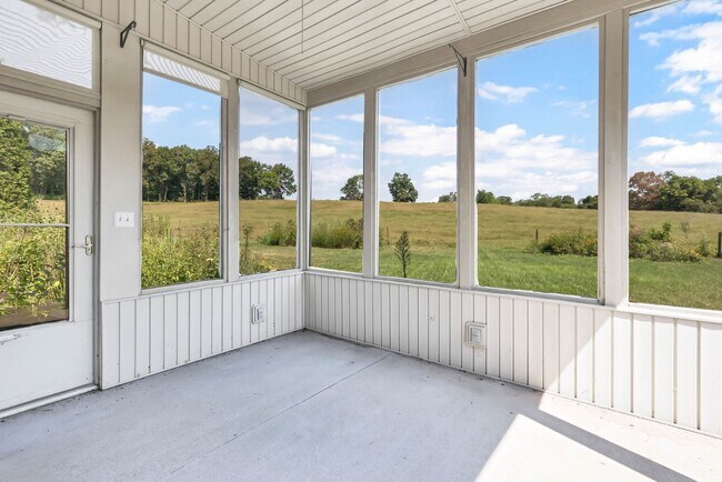 Building Photo - 4276 N Woodstock Dr