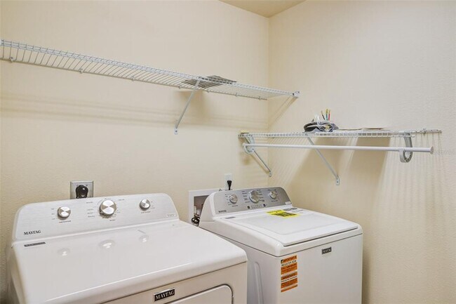 Building Photo - 1130 Sabine Ln