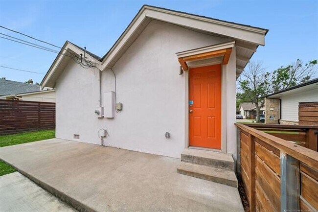 Building Photo - Gorgeous updated and modern open layout