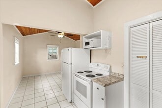 Building Photo - Unfurnished Studio!