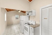 Building Photo - Unfurnished Studio!