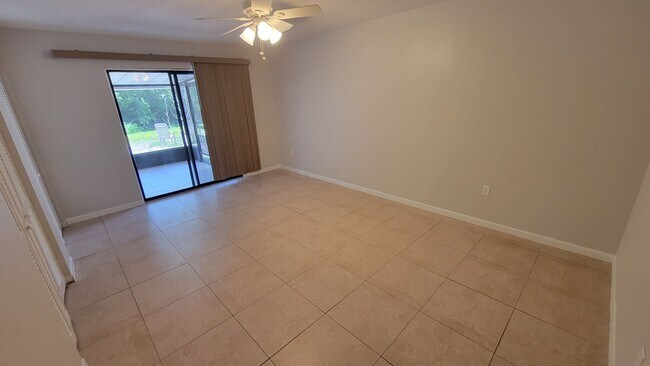 Building Photo - 2/1 w/ Garage in Seminole - Duplex