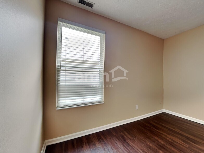 Building Photo - 17 Mark Twain Ct