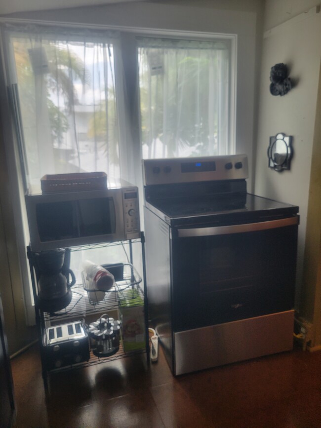 stainless steele range,toaster and microwave - 3600 N Bay Homes Dr