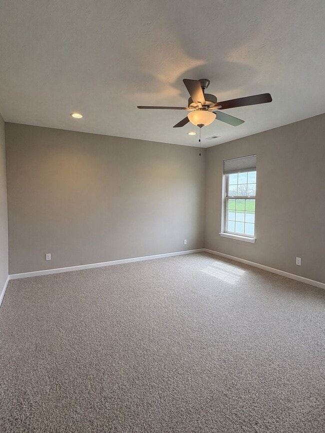 Building Photo - 4 BR WITH OFFICE