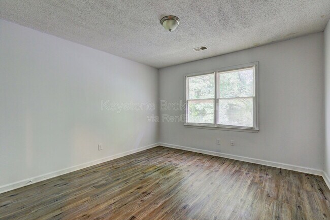 Building Photo - 212 Clarkdell Dr