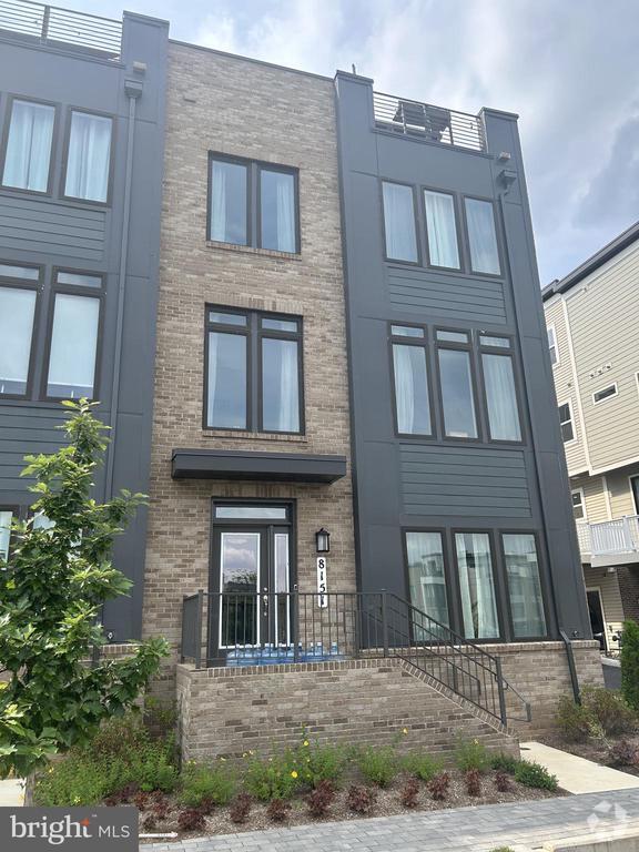Building Photo - 8151 Greenpoint Pl