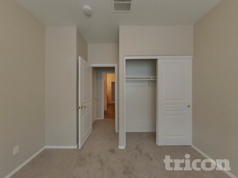 Building Photo - 6410 S 72nd Ln