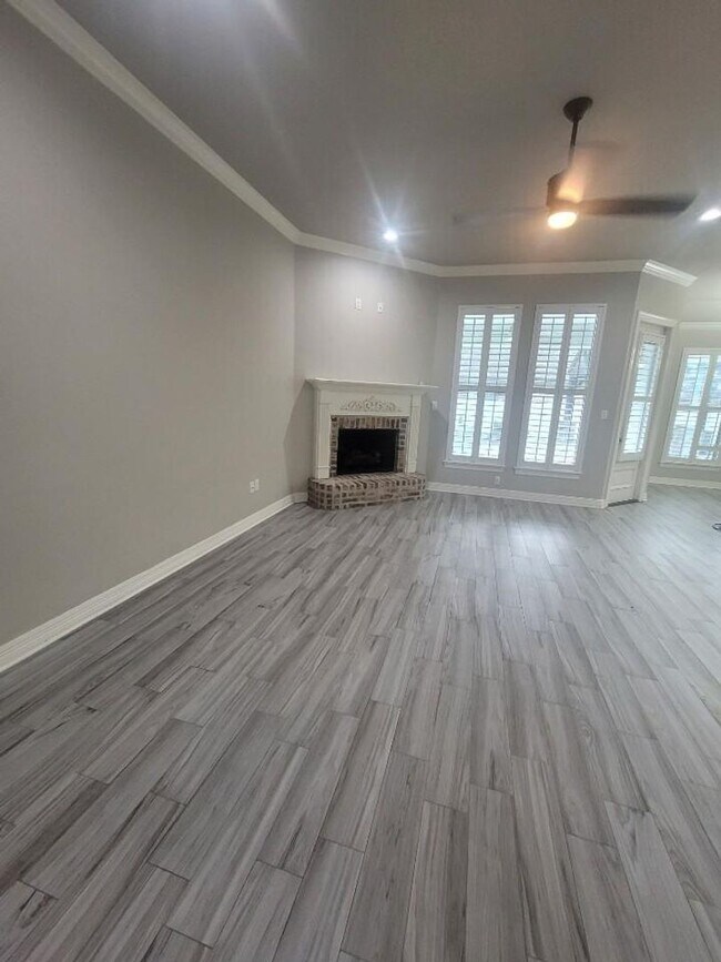 Building Photo - 724 Fir Wood Ln