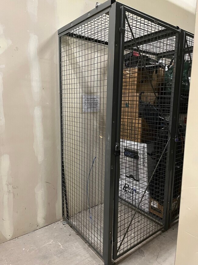 Building Photo - 1525 S Sangamon St