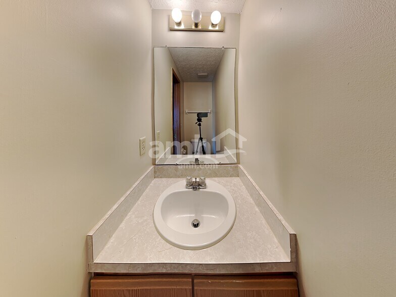 Building Photo - 6647 Hilmar Dr