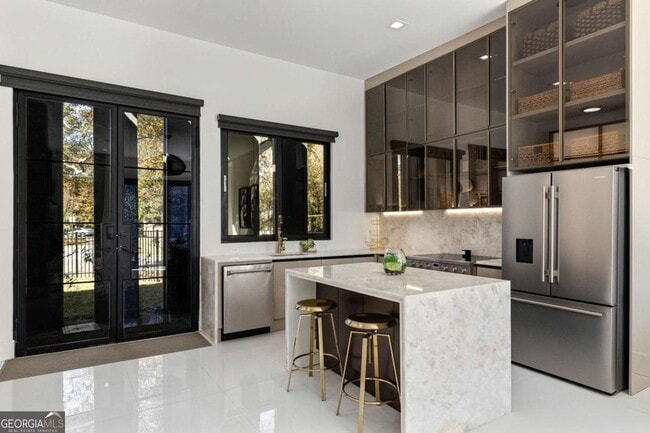 Building Photo - 3600 Lower Roswell Rd