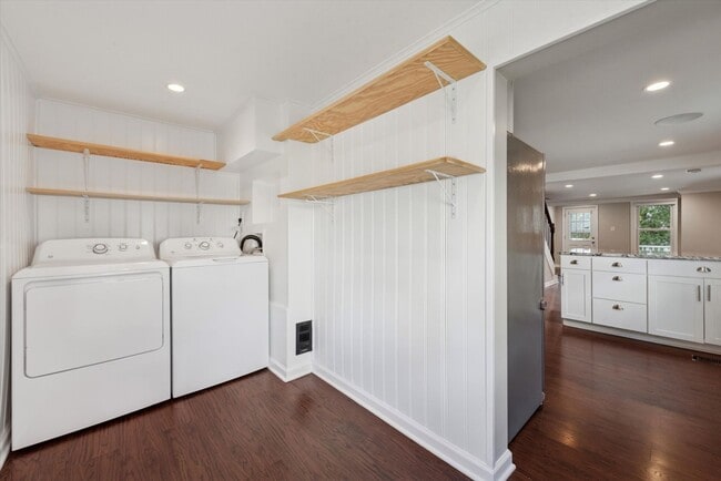 Building Photo - Recently Renovated 2 Bed 1 Bath Twin in West Chester Borough!