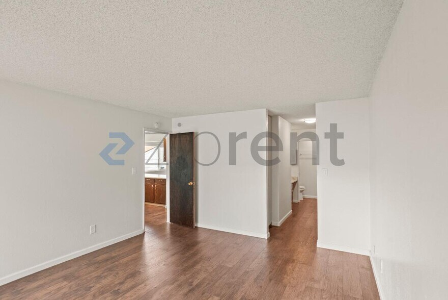 Building Photo - 2837 55th Ave