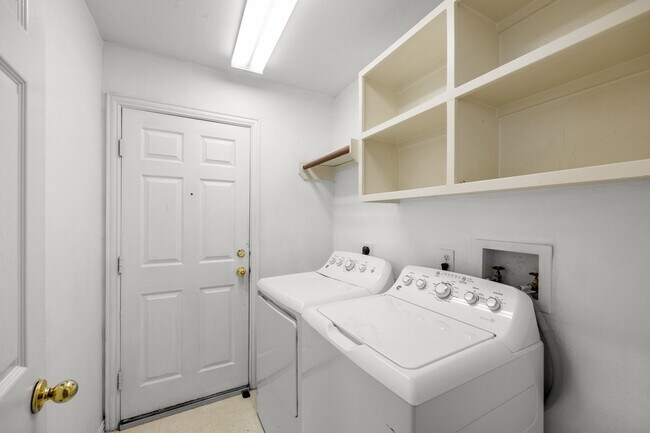 Building Photo - 7206 Hollow Field Ln