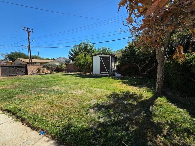 Building Photo - New Listing!