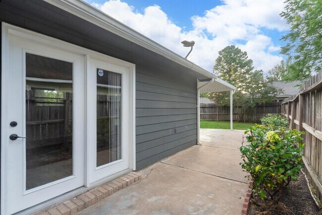 Building Photo - 8611 Spruce Mill Dr