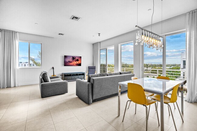 Building Photo - Monthly rental for Season , ( min 4 months)