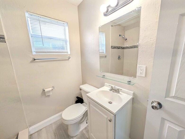 Building Photo - 2300 Douglas St