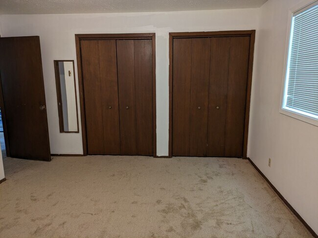 Building Photo - 809 Cherokee Ln