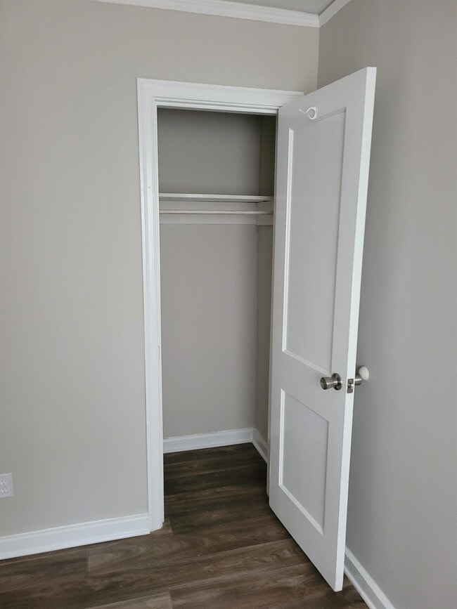 Building Photo - 332 S Bull St