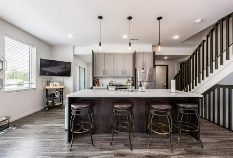 Building Photo - 527 S Dubuque St