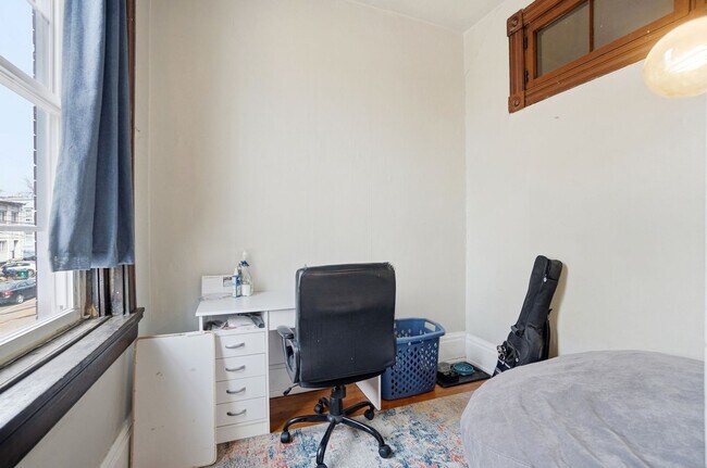 Building Photo - 7 bed/2 bath on Rohs St., Mins. from UC for Only $600/pp ($4,200/mo)! $250 SIGN ON BONUS FOR LTO!!!