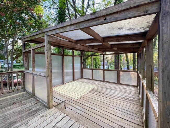 Building Photo - 3033 Lake Ave