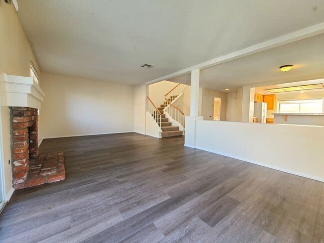 Building Photo - Two-Story, 2-Bedroom Mountain Vista Townho...