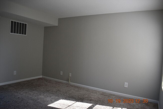 Building Photo - Spacious 2 bed + bonus room / Littleton Condo, Wonderful Location