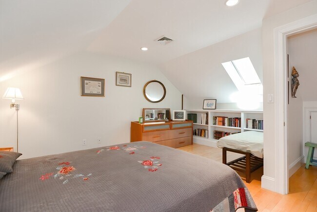 Building Photo - 3 Forest St