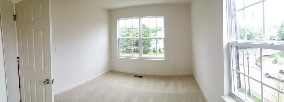 Building Photo - 2315 Berkshire Ln