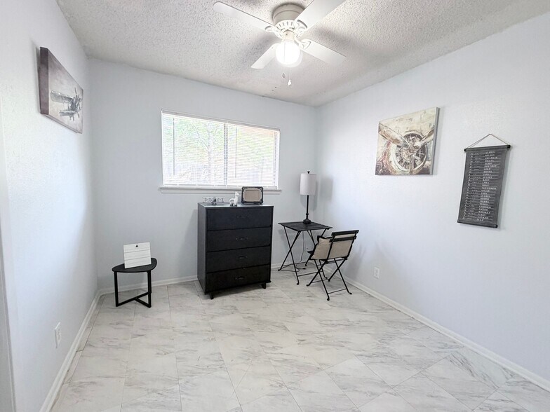 Building Photo - 7418 Meadow Cliff St